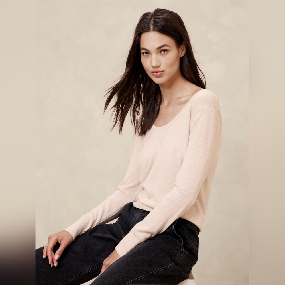 NWT - Merino Wool Banana Republic Pink Scoop Neck Sweater - Size L